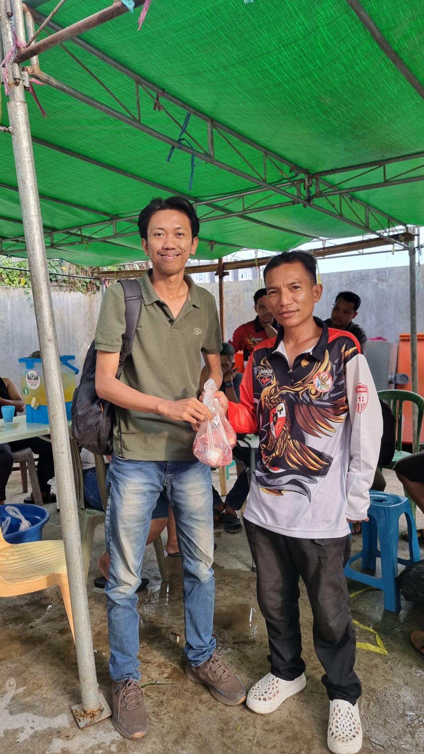 Ketua ITS, Joko Iswanto bersama salah satu awak media