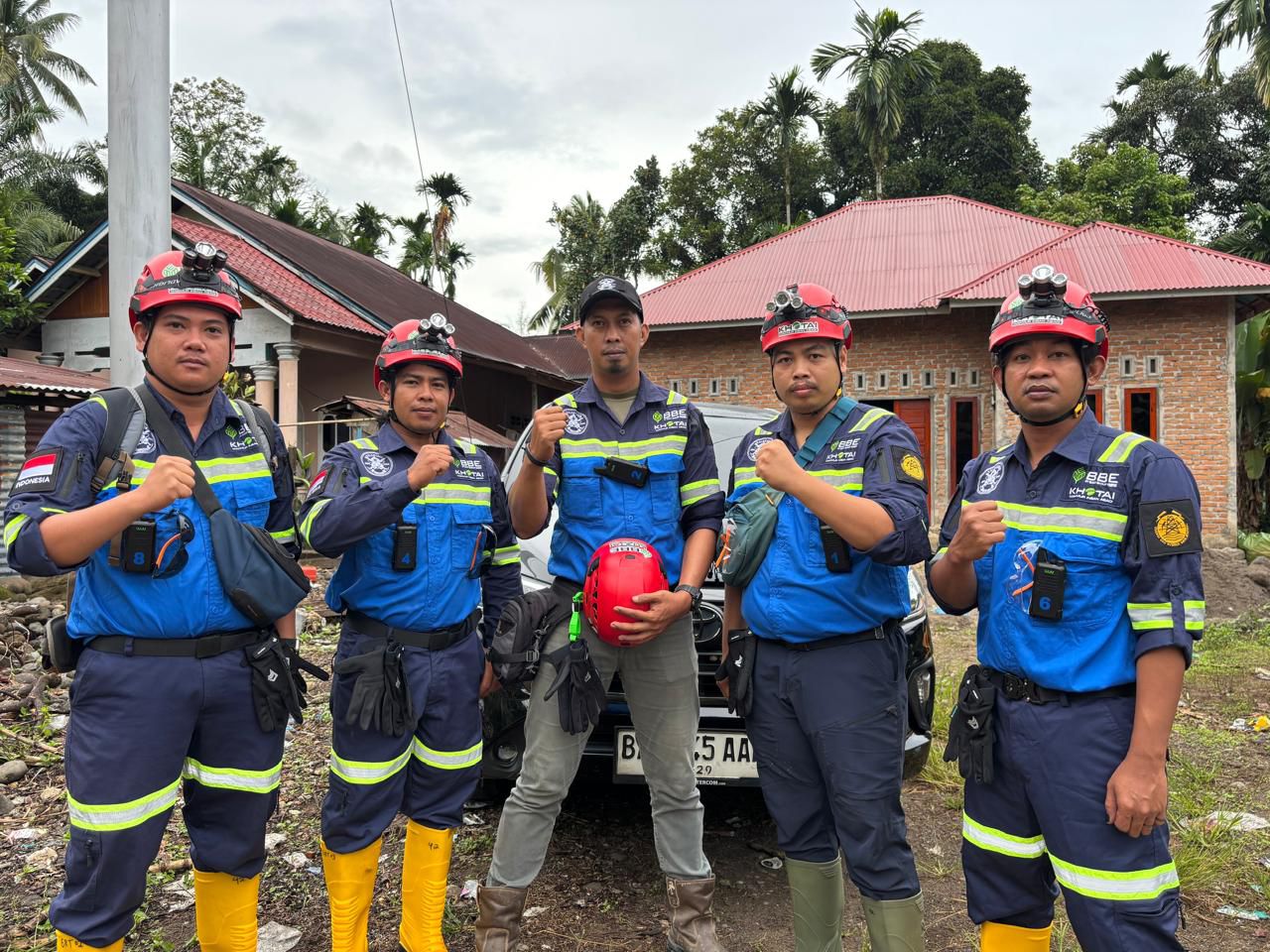 lima personel dari PT BBE & KMIA : empat rescuer dan satu tenaga medis, masing-masing Hairuddin Nur, Elga Eka Eklian, Busri, Parijan Abadi, dan Suwanto